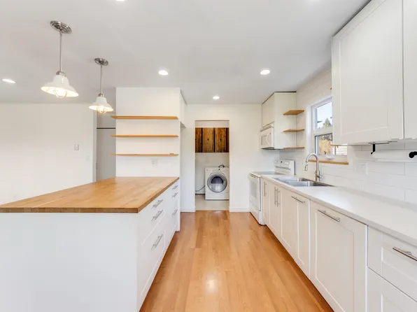2974 Fleming Ave, Coquitlam, BC V3C 4S3