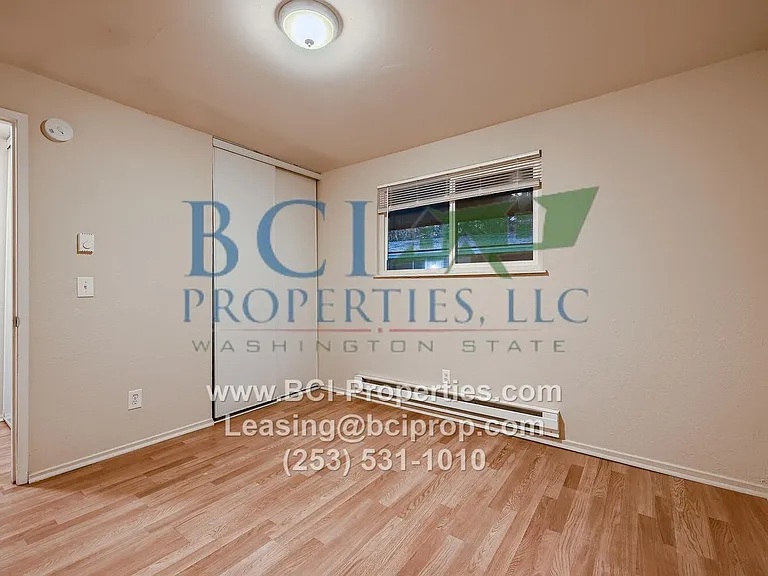 1122 Neil St NE — Photo 7