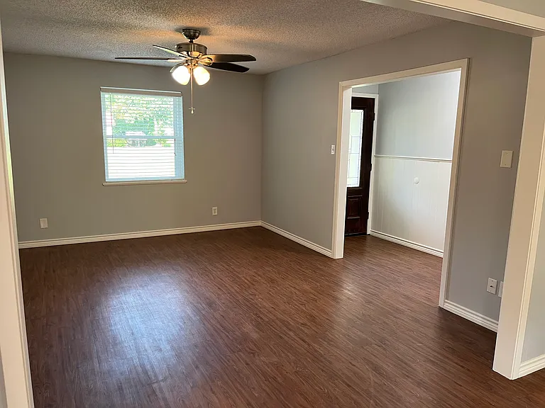402 S Green St — Photo 16