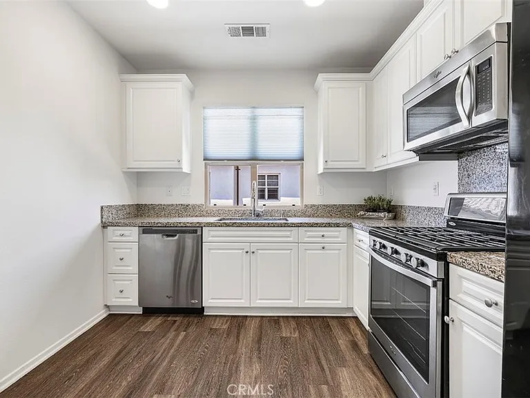 596 S Casita St — Photo 3