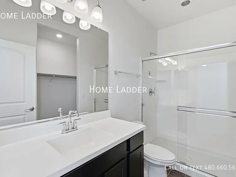 2713 N Camden Dr — Photo 23