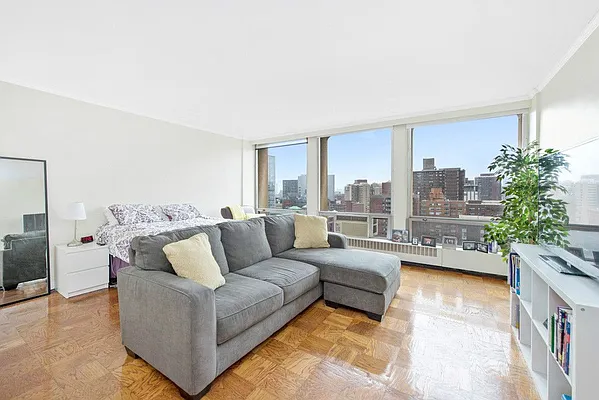 Rented by Keller Williams NYC | media 22