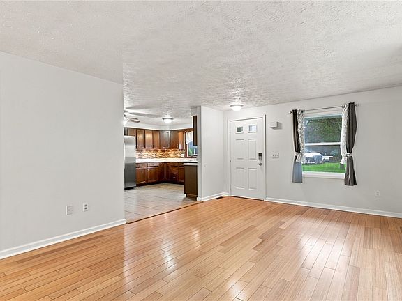 4th image of 198 Mercer Ave