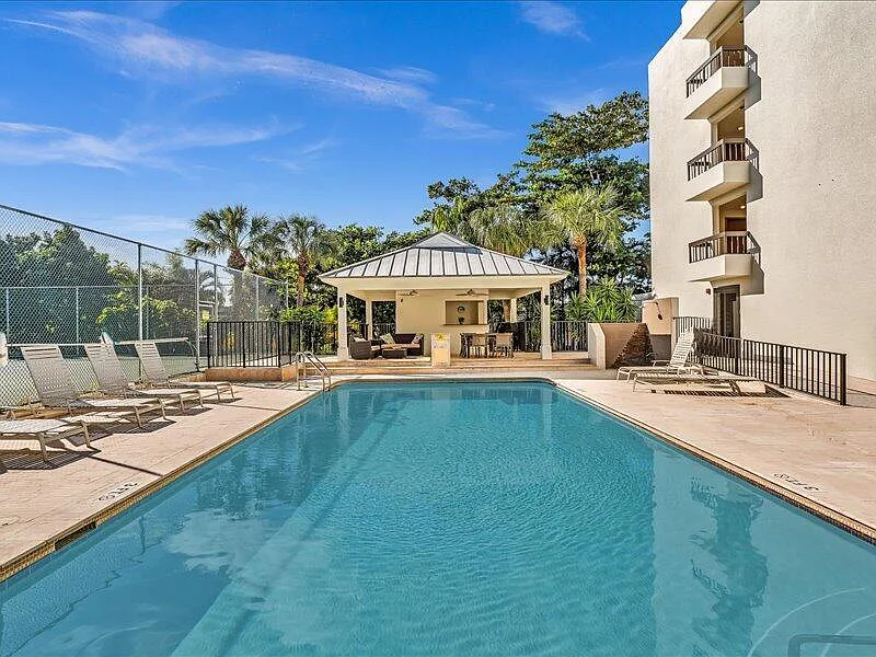 3 bed, 3.0 bath, 1700 sqft, $4,000 — Photo 3