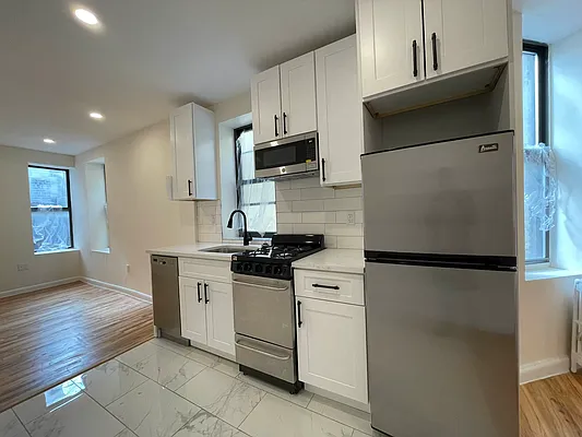 Rented by HOLTON REAL ESTATE INC. | media 13