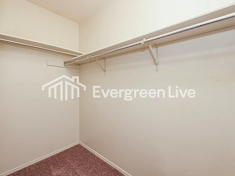 2464 Cross Village Dr — Photo 10