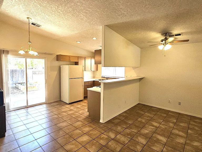 6905 Limestone Ave NE — Photo 3