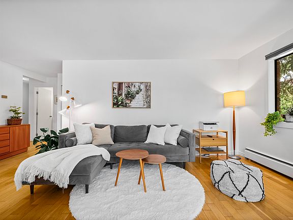 2nd image of 2330 Maple St #201