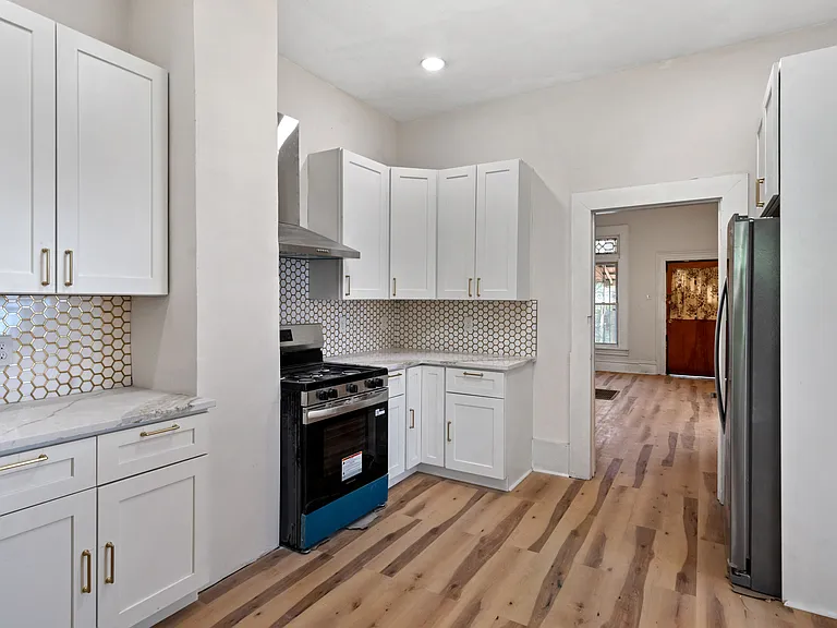 415 Mills Ave — Photo 6
