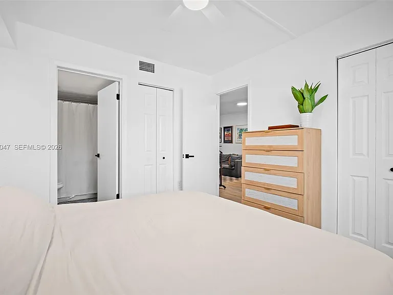 2575 SW 27th Ave #304 — Photo 8