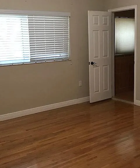 One bedroom that has a connected bathroom