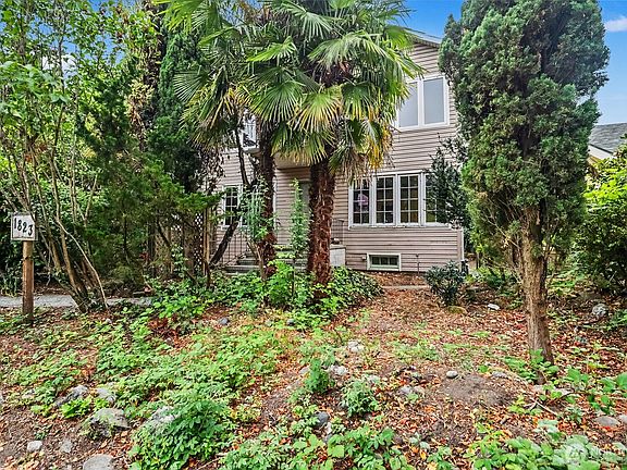 3rd image of 1823 E Shelby Street