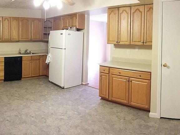 Nice Large Eat in Kitchen