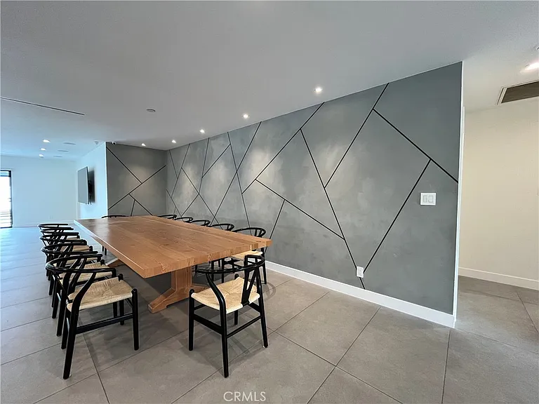 5735 Saloma Ave — Photo 4