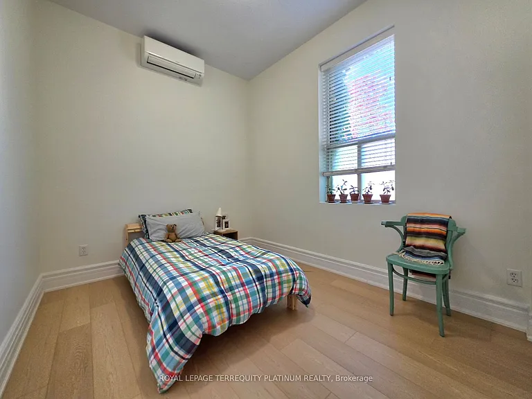 11 Beaconsfield Ave — Photo 17