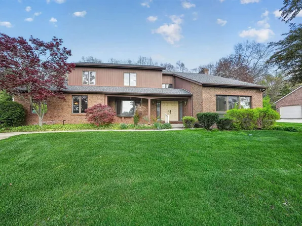 51132 Pheasant Run Dr, Granger, IN 46530