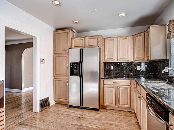 5th image of 1011 S Josephine St