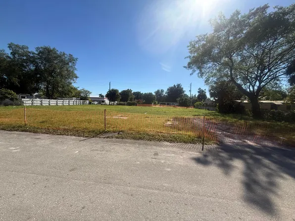 4578 Iris Street, West Palm Beach, FL 33411