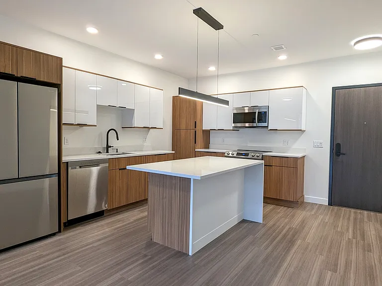 602 Loring Ave — Photo 4
