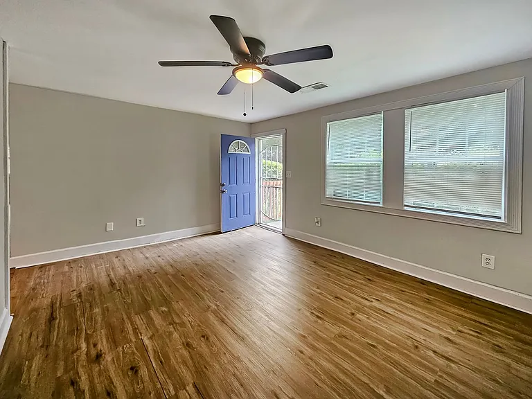 382 Cologne Dr SE — Photo 4