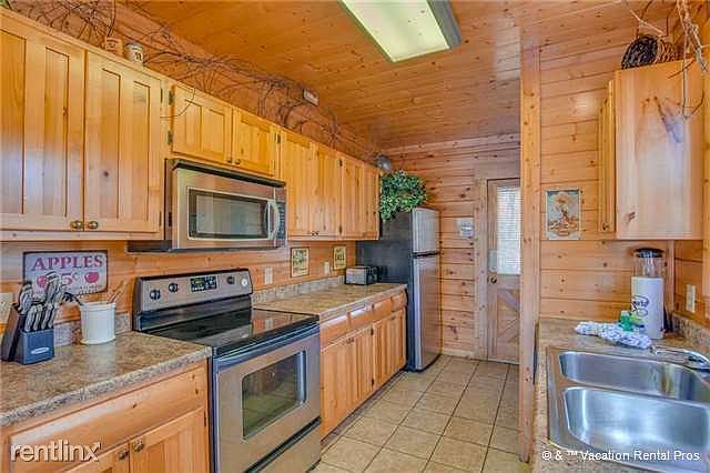 The fully equipped kitchen