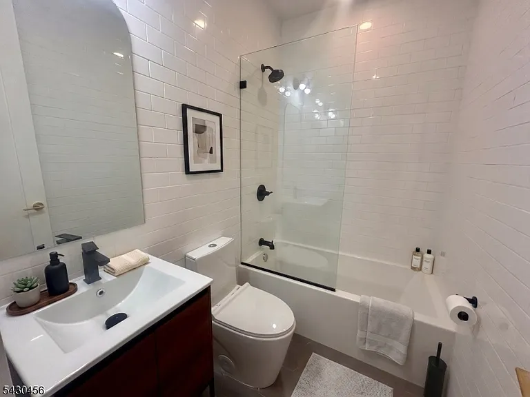 50 Grace St #2R — Photo 2