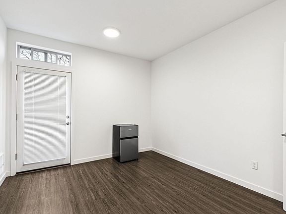 5th image of 1340 15th Ave S Unit A3