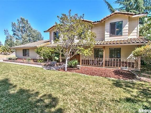 3rd image of 814 Marina Park Dr