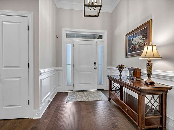 4th image of 224 Mary Locke Ct