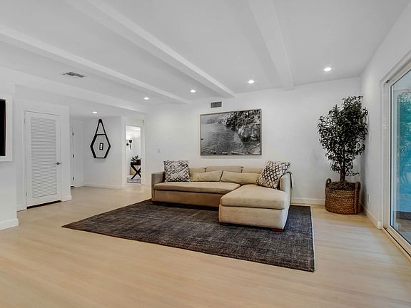 3rd image of 4737 Santa Lucia Dr