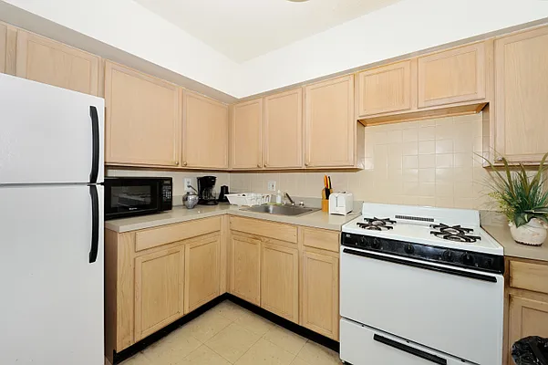 Rented by Corcoran | media 7
