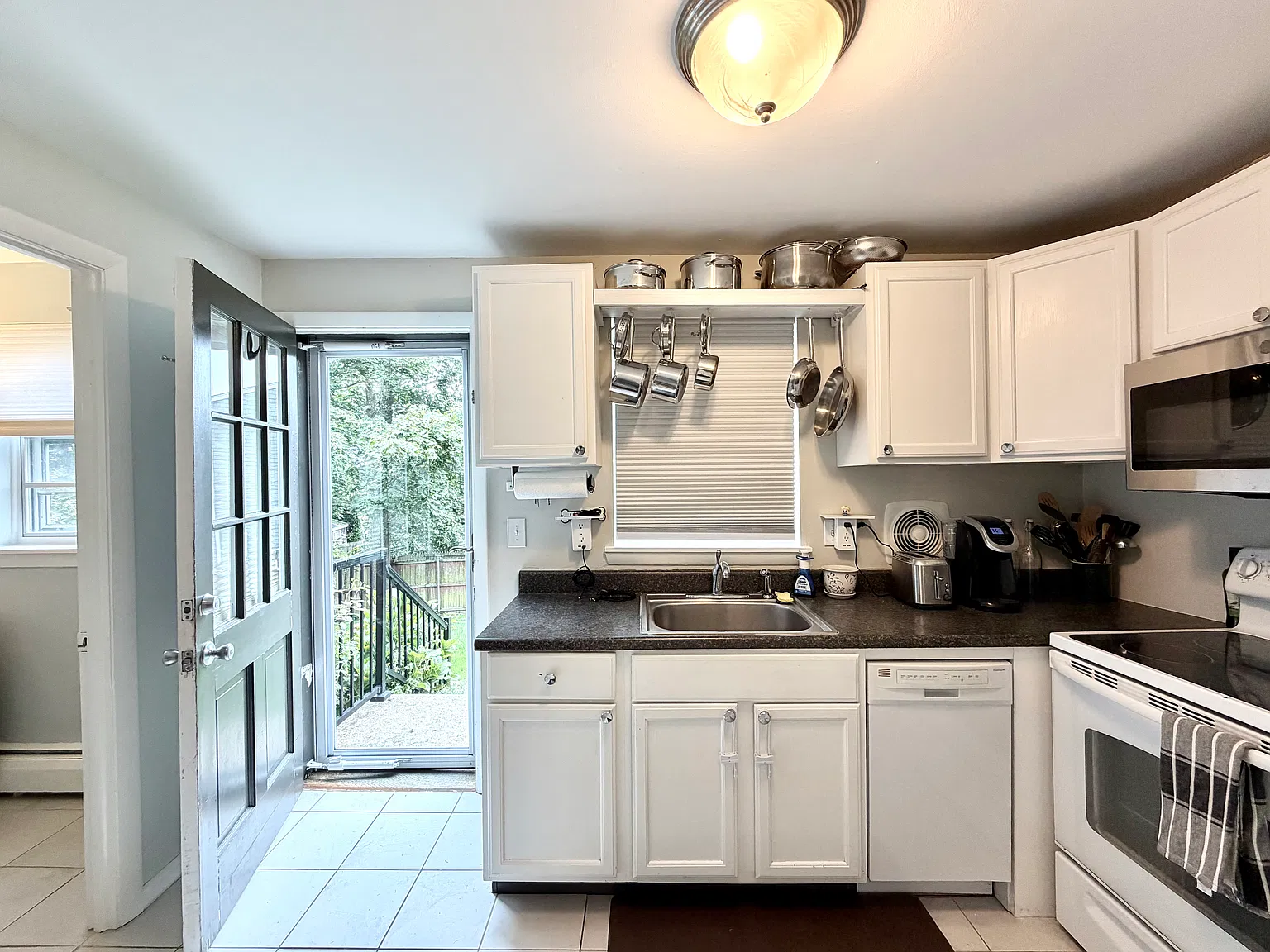 2 bed, 1.5 bath, 876 sqft, $2,200 — Photo 3