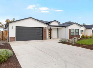 429 Arrowhead Trl, Eagle Point, OR 97524