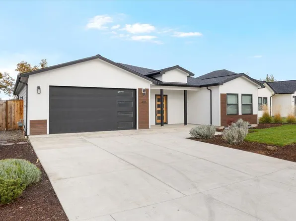 429 Arrowhead Trl, Eagle Point, OR 97524