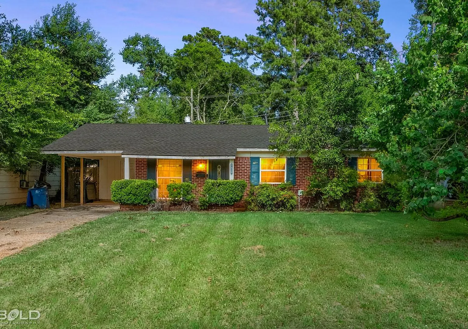 Charming 3 bed/1 bath! — Photo 1