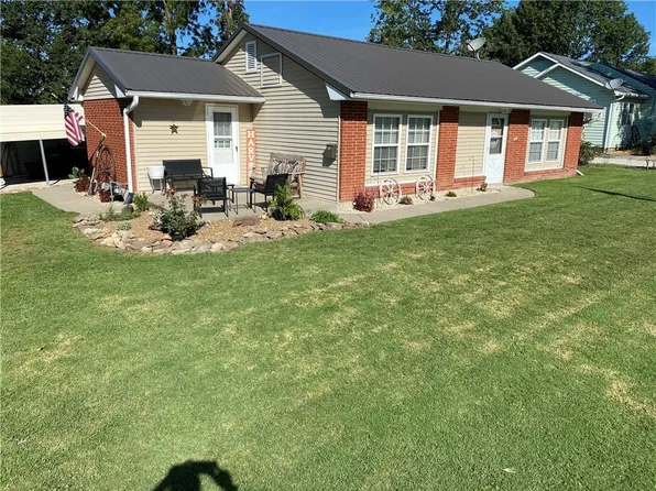 1207 N Main St, Carrollton, MO 64633