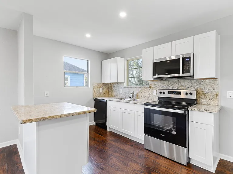 986 Dewalt St — Photo 10