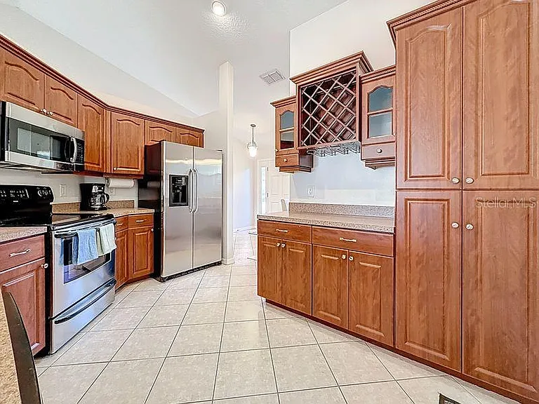 2402 Dryer Ave — Photo 8