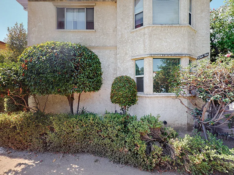 3368 Rowena Ave — Photo 28