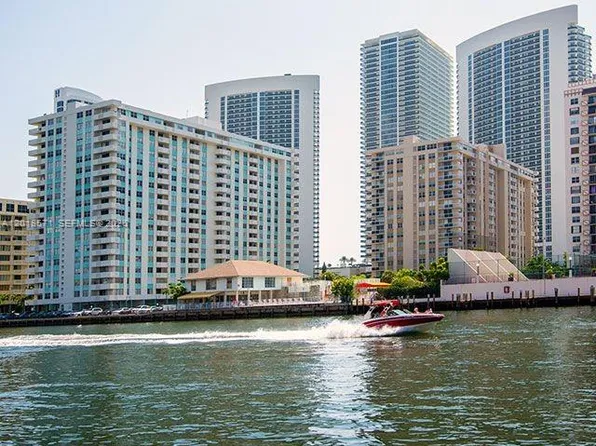 1833 S Ocean Dr, Hallandale, FL