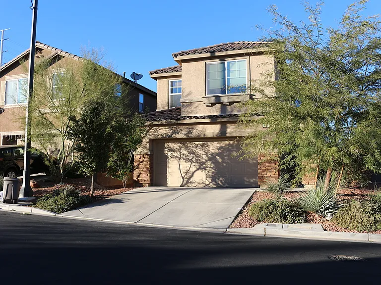 10842 Dobbs Ave — Photo 3