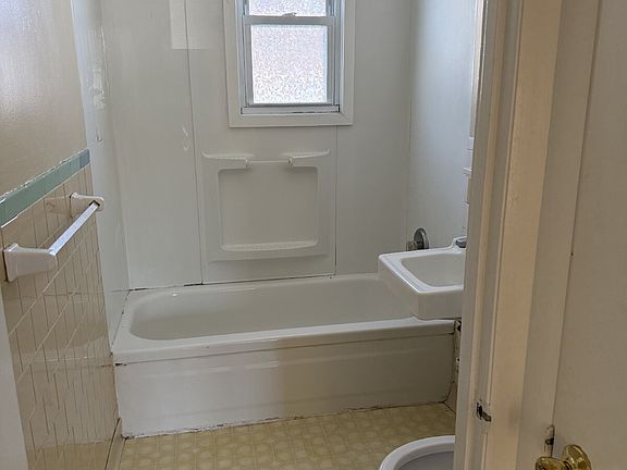 5th image of 15 Kathryn Ln APT 3