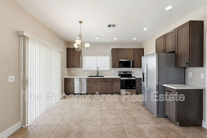 3 bed, 2.5 bath, 1574 sqft, $2,250 — Photo 4