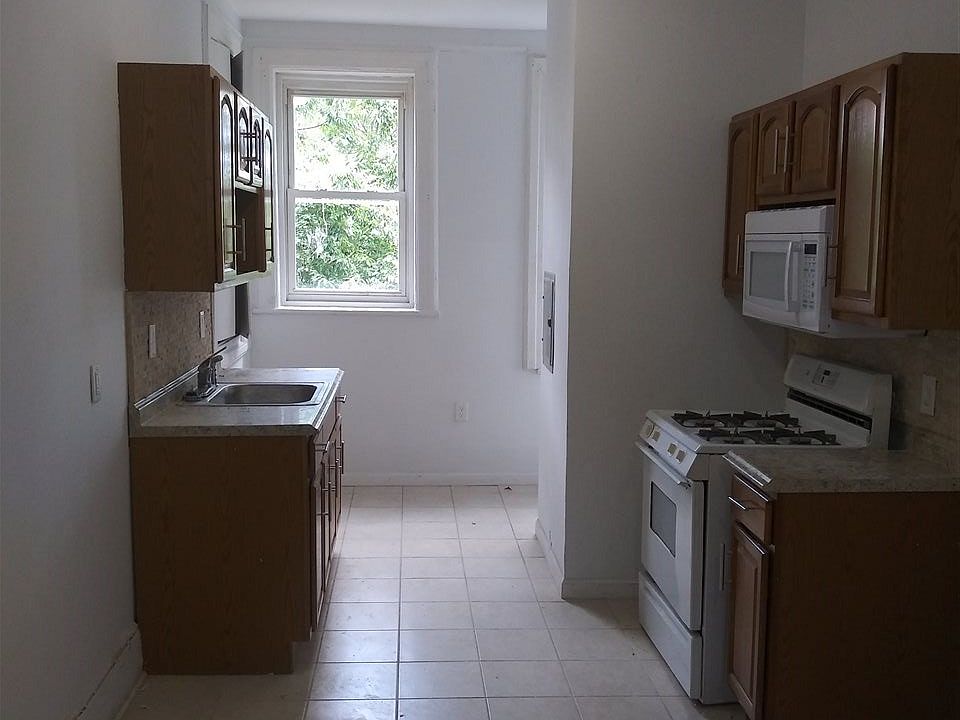 2nd image of 188 Ocean Ave APT 2R