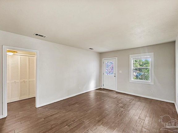 4th image of 220 Willow St