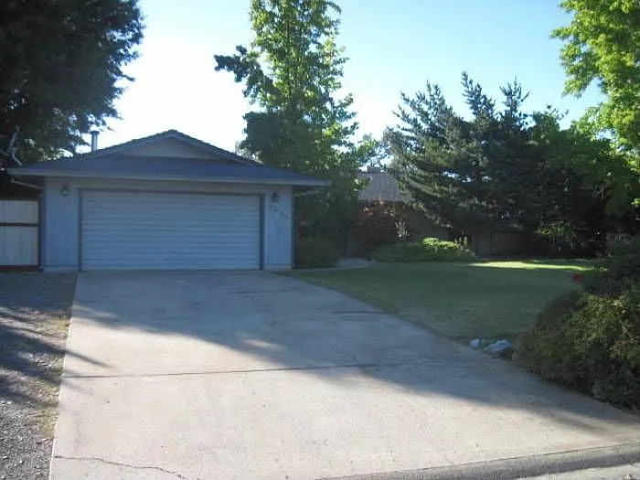 6892 Tucker Ln photo 1