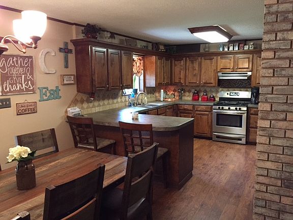 4th image of 102 Dogwood St