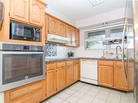 5th image of 1545 E 51st St