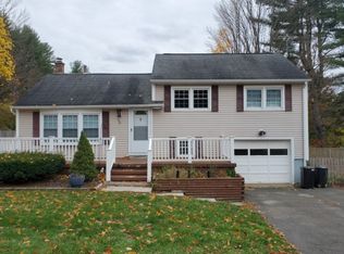 70 Raymur Dr, Russell, MA 01071