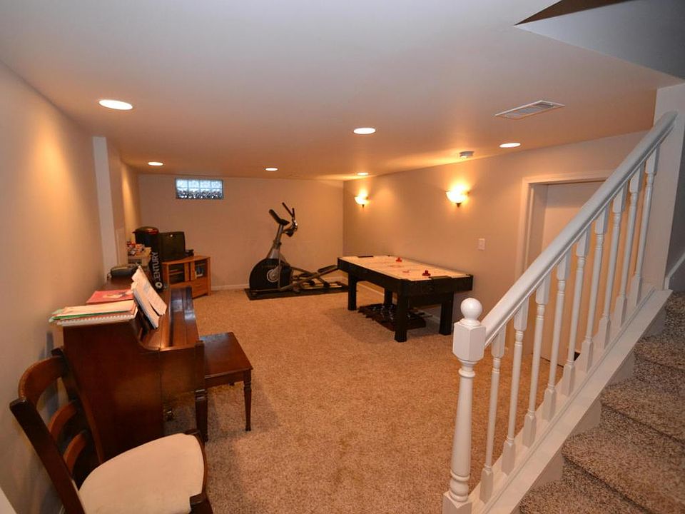 1st image of 276 Brookhaven Dr E